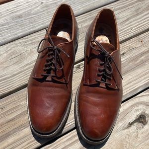 Tricker’s brown mens shoes size 10. Dainile sole- British made. Good condition